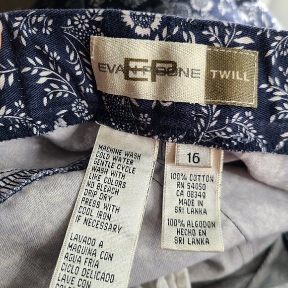 Evan Picone Plus Navy and White Dainty  Floral Capri Twill Denim Jeans - Picture 6 of 6